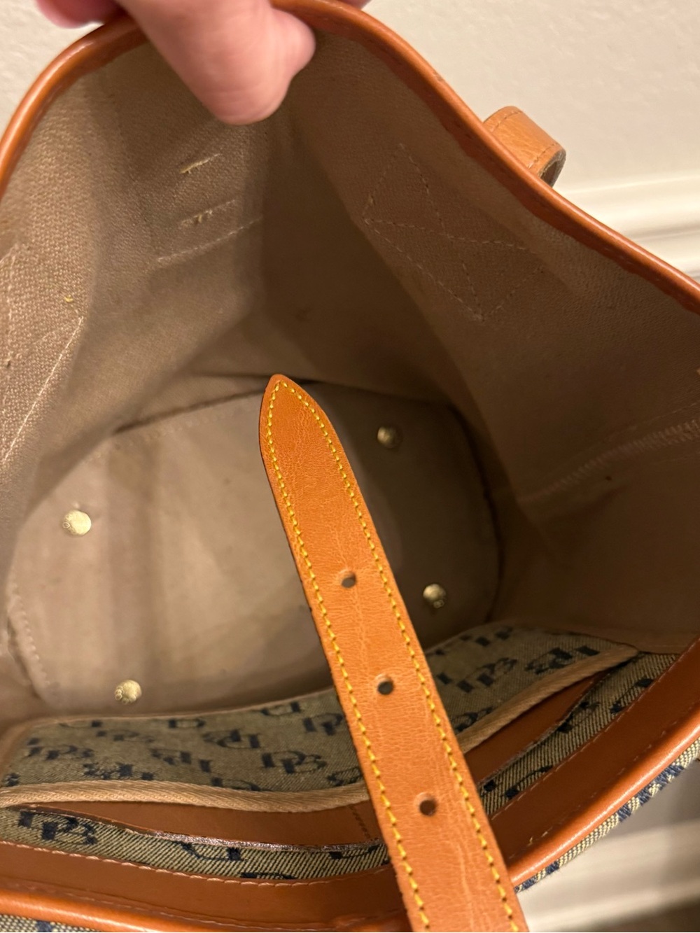 Dooney & Bourke Canvas Bucket Bag Leather Trim *dust bag & key fob included * - Picture 8 of 15